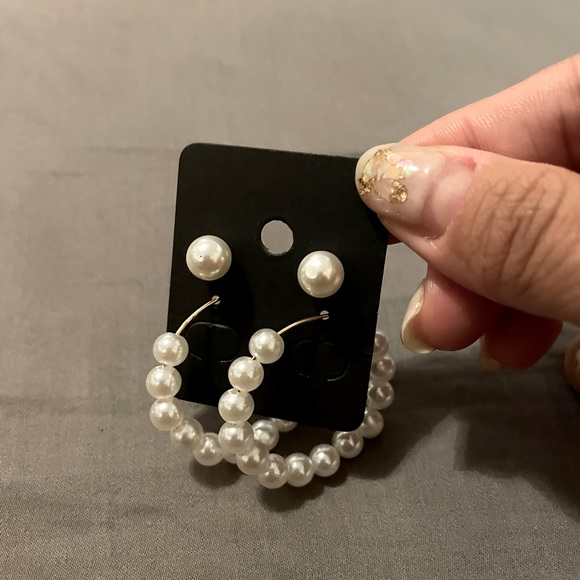 2-Pairs Elegant Pearls Earrings Set - Picture 2 of 3